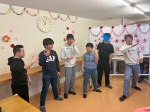 卒業生を送る会をしました。