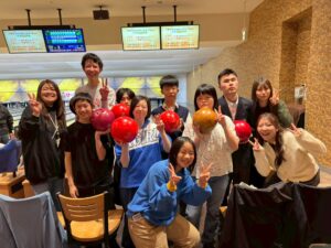 友達たちで最高の思い出に残るボウリング